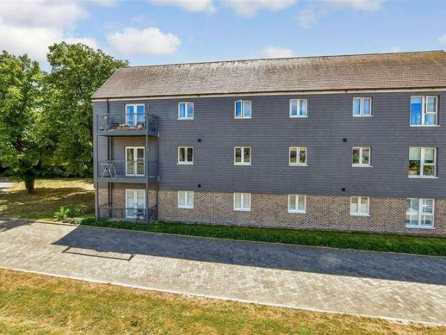 Flat for sale in Chichester, Littlecote