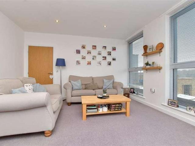 Flat for sale in South Croydon, Sanderstead