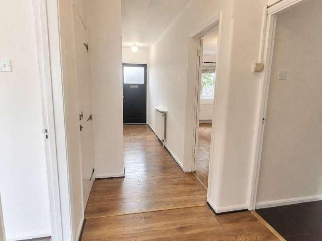 Flat for sale in New Barnet, Greater London