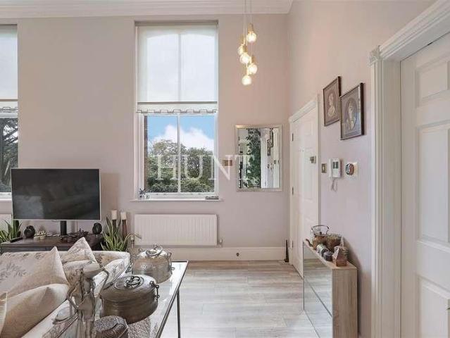 Flat for sale in Woodford Green, Clayhall