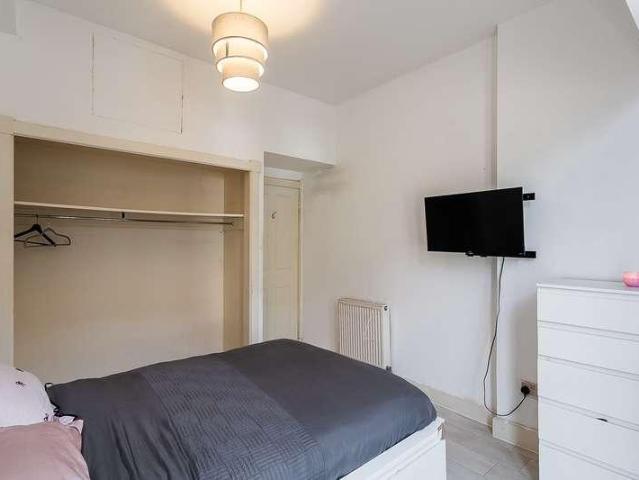 Flat for sale in Lorne, Pilrig