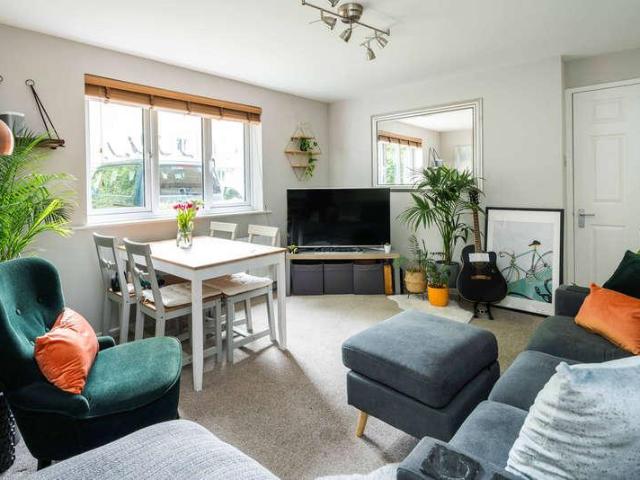 Flat for sale in London Borough of Lewisham, Greater London