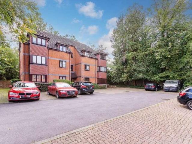 Flat for sale in Easthampstead, Bracknell
