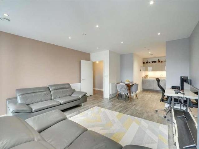 Flat for sale in Ponders End, Greater London