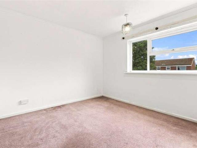 Flat for sale in Alton Barnes, Essex