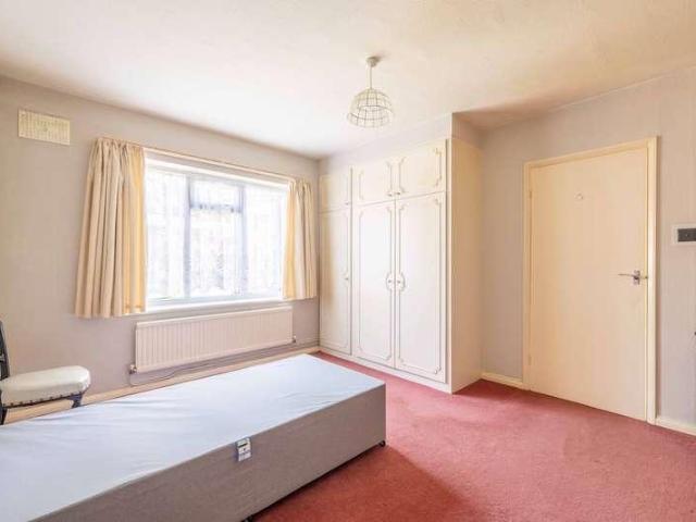 Flat for sale in Swallow, Buckinghamshire