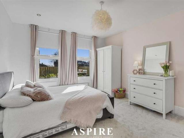 Flat for sale in Milton, Alton Barnes