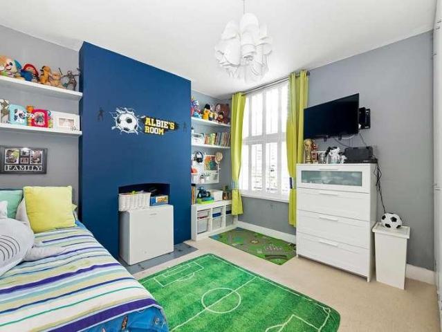 Flat for sale in East Dulwich, Greater London