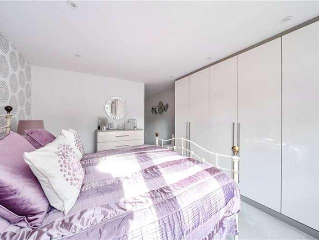 Flat for sale in Little Stanmore, Greater London