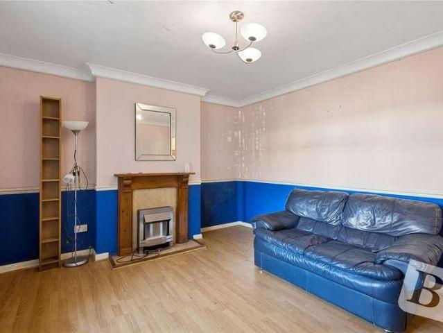 Flat for sale in South Ockendon, Essex