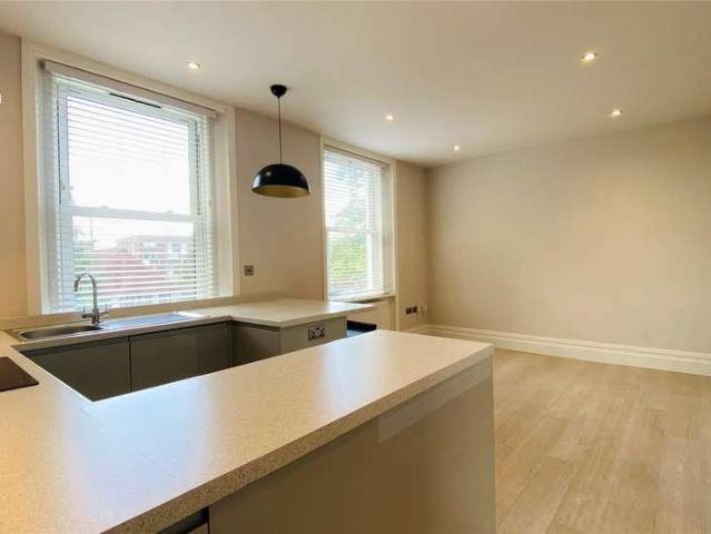 Flat for sale in Upper Halliford, Spelthorne