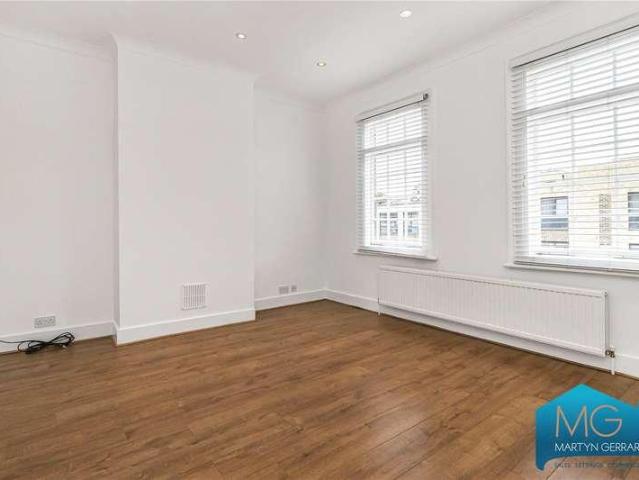 Flat for sale in Barnet, New Barnet
