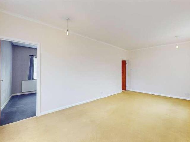 Flat for sale in Isleworth, Spring Grove