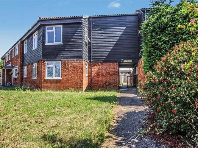Flat for sale in Alton Barnes, Essex