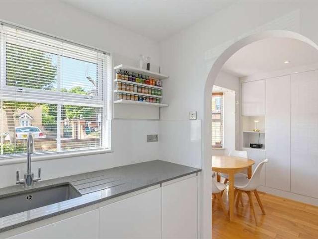 Flat for sale in London Borough of Wandsworth, Greater London