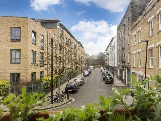 Flat for sale in Barnsbury, Greater London