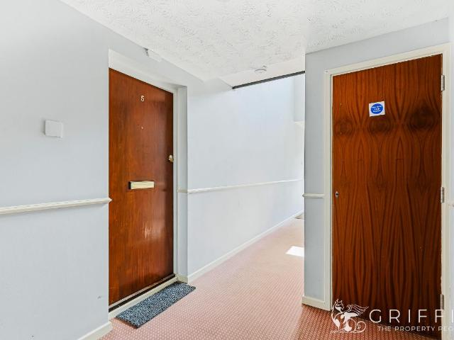 Flat for sale in Langdon Hills, Essex