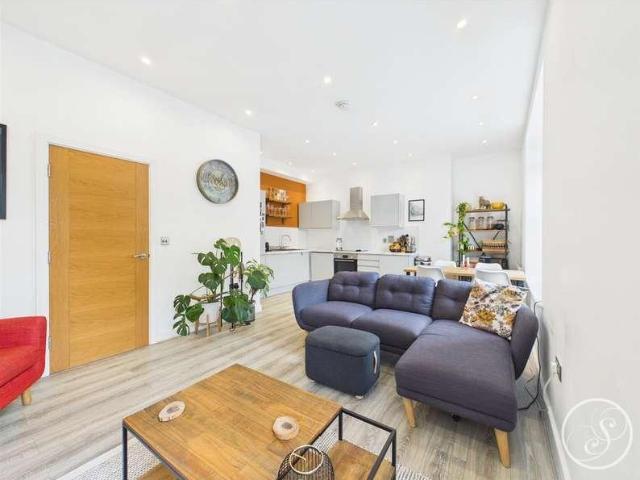 Flat for sale in Chapeltown, West Yorkshire