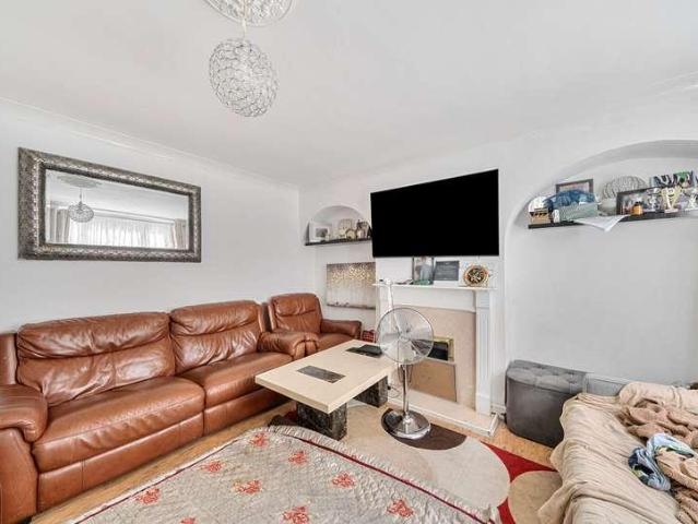 Flat for sale in Hatfield Mead Estate, Greater London