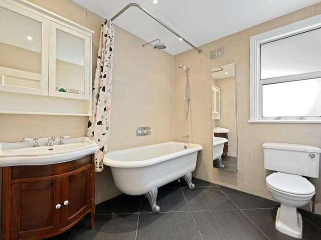 Flat for sale in Maida Hill, Greater London