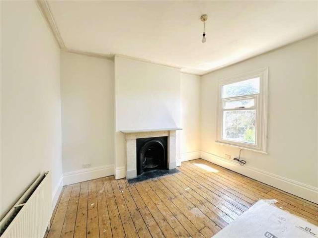 Flat for sale in Croydon, London Borough of Croydon