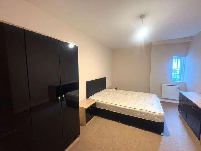 Flat for sale in Kingswinford, West Midlands