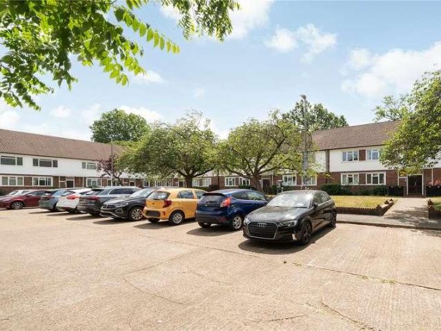 Flat for sale in Putney, Greater London
