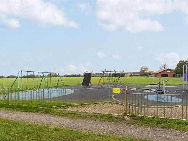 Flat for sale in Iver
