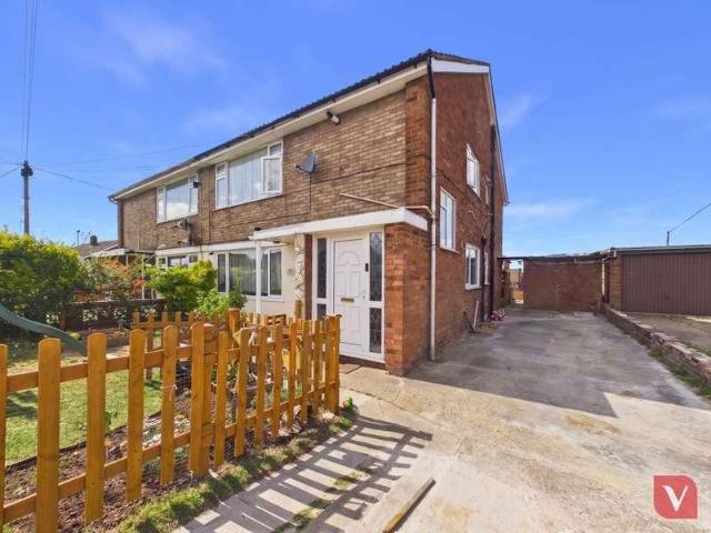 Flat for sale in Sundon Park, Luton