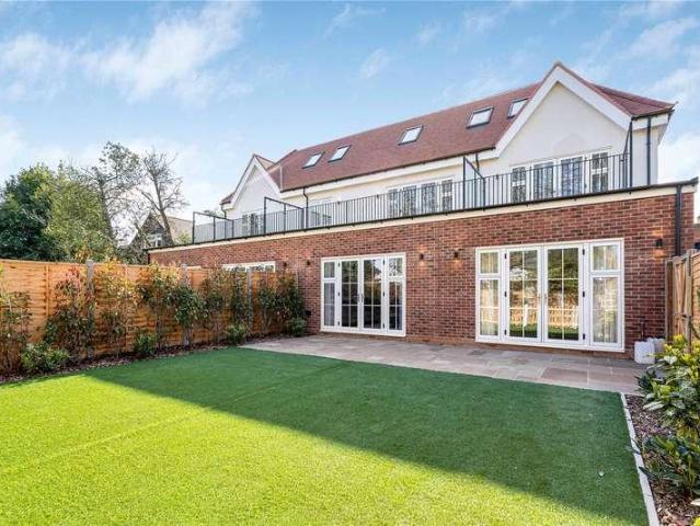 Flat for sale in Cockfosters, Greater London