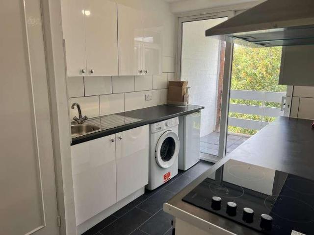 Flat for sale in London Borough of Croydon, Kenley