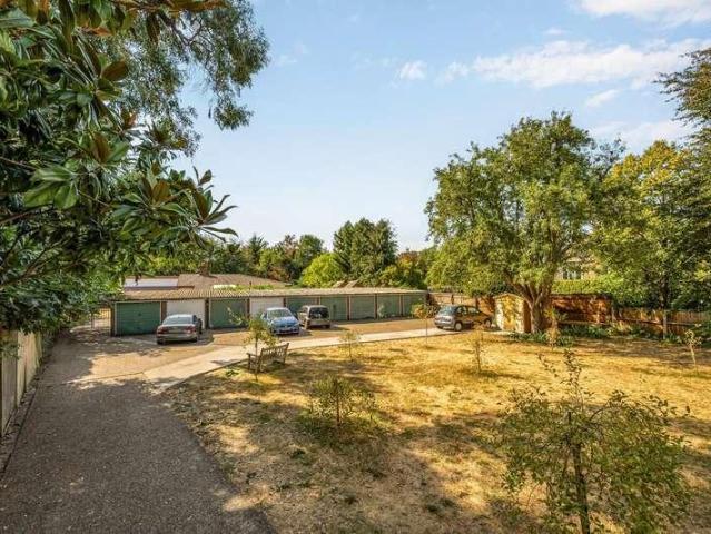 Flat for sale in London Borough of Ealing, Greater London