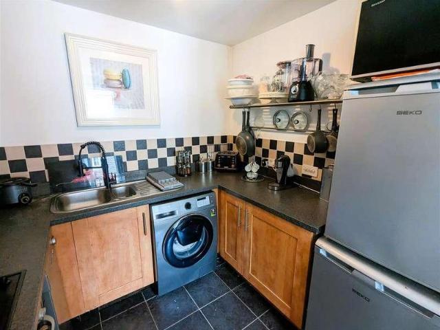 Flat for sale in Oldbury, The Ashes