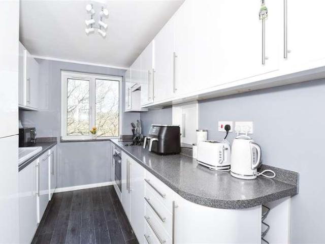 Flat for sale in Midway, Kent