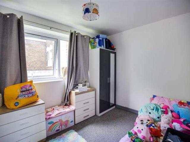 Flat for sale in London Borough of Croydon, Greater London