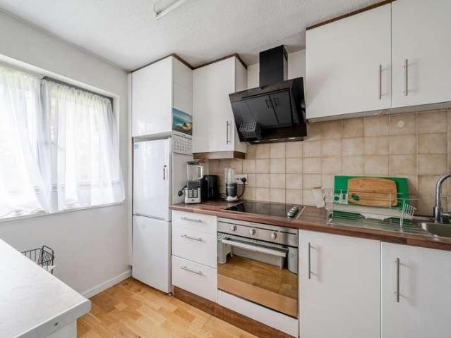 Flat for sale in Little Stanmore, Greater London