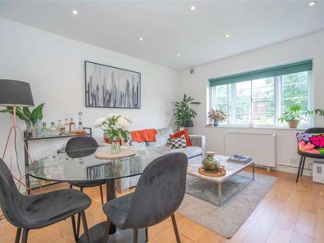Flat for sale in Muswell Hill, Greater London