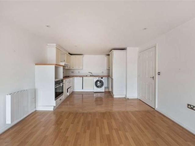 Flat for sale in Norbiton, Greater London