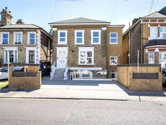 Flat for sale in London Borough of Croydon, Greater London