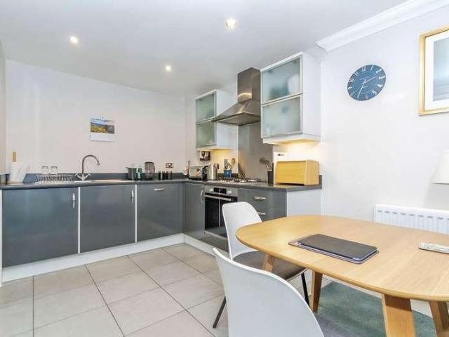 Flat for sale in Earley