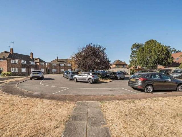Flat for sale in Lower Halliford, Surrey