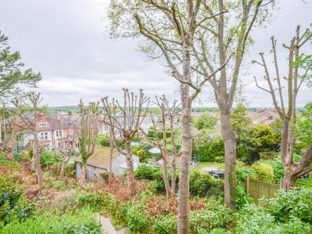 Flat for sale in Kingswood, South Gloucestershire
