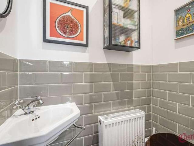 Flat for sale in London Borough of Haringey, Greater London