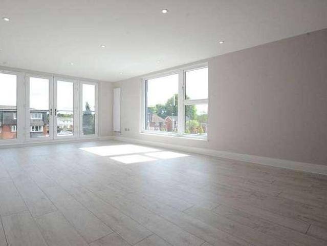 Flat for sale in Fleet, Hart
