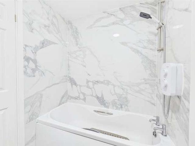 Flat for sale in Dollis Hill, Greater London