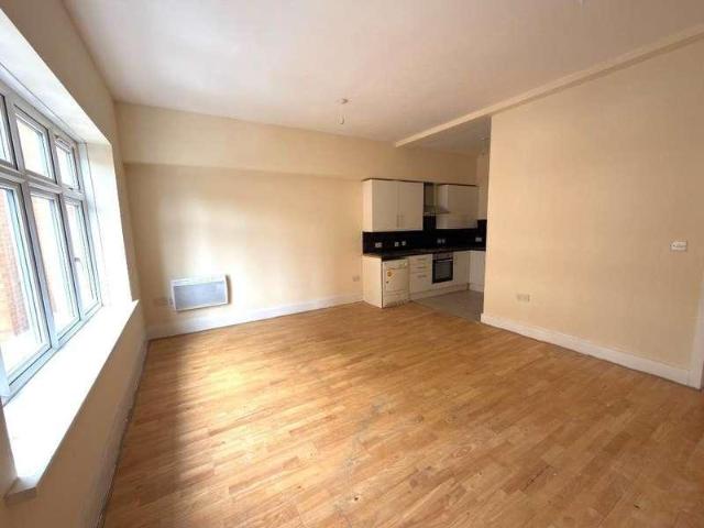 Flat for sale in Spring Park, Luton