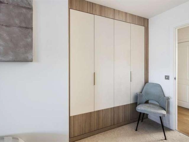 Flat for sale in Red Hill, Surrey