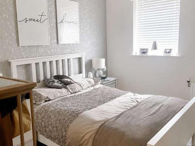 Flat for sale in Barking Riverside, Greater London
