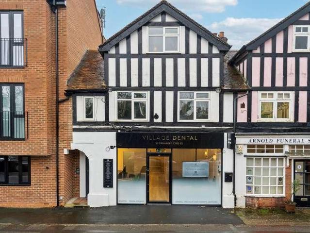Flat for sale in Gerrards Cross, Denham