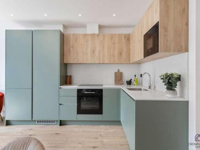 Flat for sale in Wealdstone, Greater London